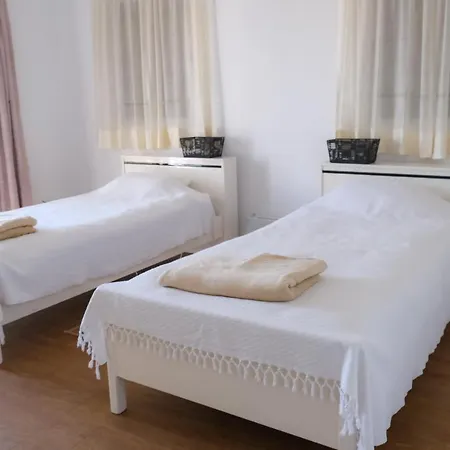 Szálloda Jonty Villa, Mazotos Lárnaka