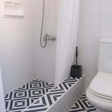 Jonty Villa, Mazotos Lárnaka