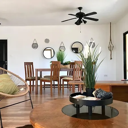Jonty Villa, Mazotos Hotel