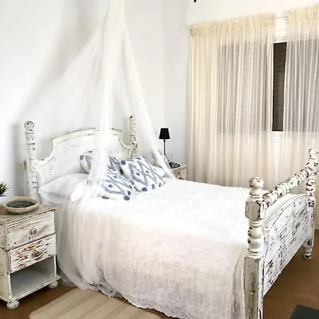 Jonty Villa, Mazotos Hotel 3*