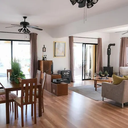 Jonty Villa, Mazotos 3*