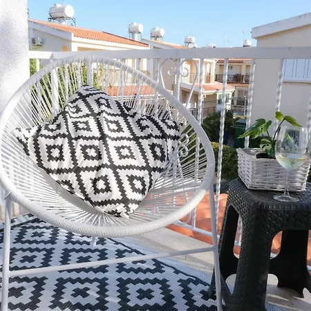 Jonty Villa, Mazotos Hotel 3*