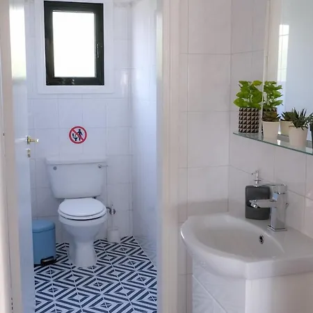 Jonty Villa, Mazotos 3*